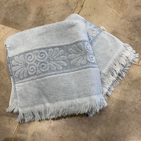 Set of Two (2) Blue MCM Cannon Monticello Santa Cruz Bath Towels - Picture 1 of 6